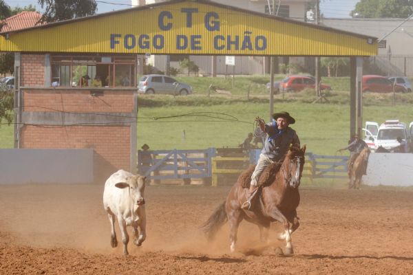 Orelhanos: 30 anos de tradi&ccedil;&atilde;o campeira