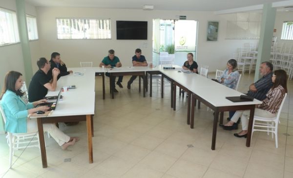 Sindicato Rural: Comiss&atilde;o T&eacute;cnica de Leite realiza reuni&atilde;o de trabalho