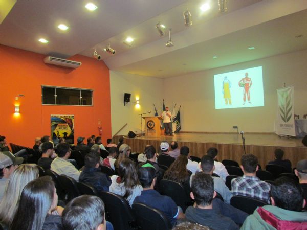  "Agrade&ccedil;a aos agrot&oacute;xicos por estar vivo"