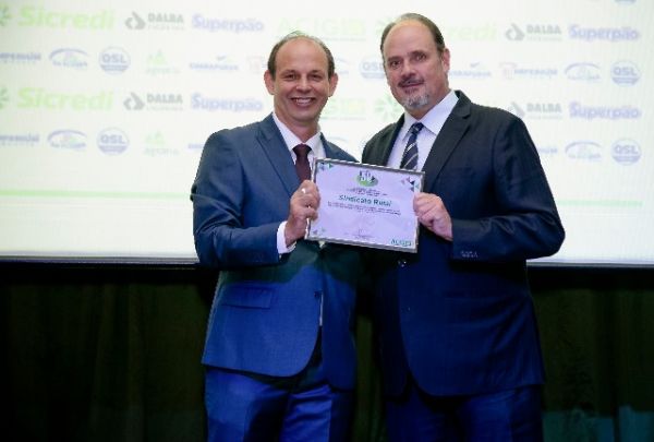 Sindicato Rural recebe homenagem no Jantar do Empres&aacute;rio por seu jubileu de 50 anos