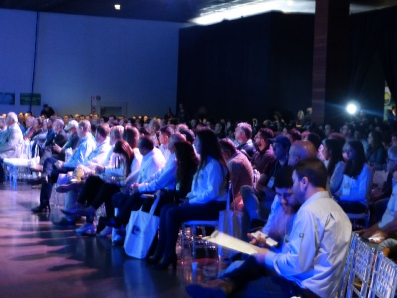  Mais de 500 representantes da cadeia produtiva da soja reuniram-se na RPS em Londrina
