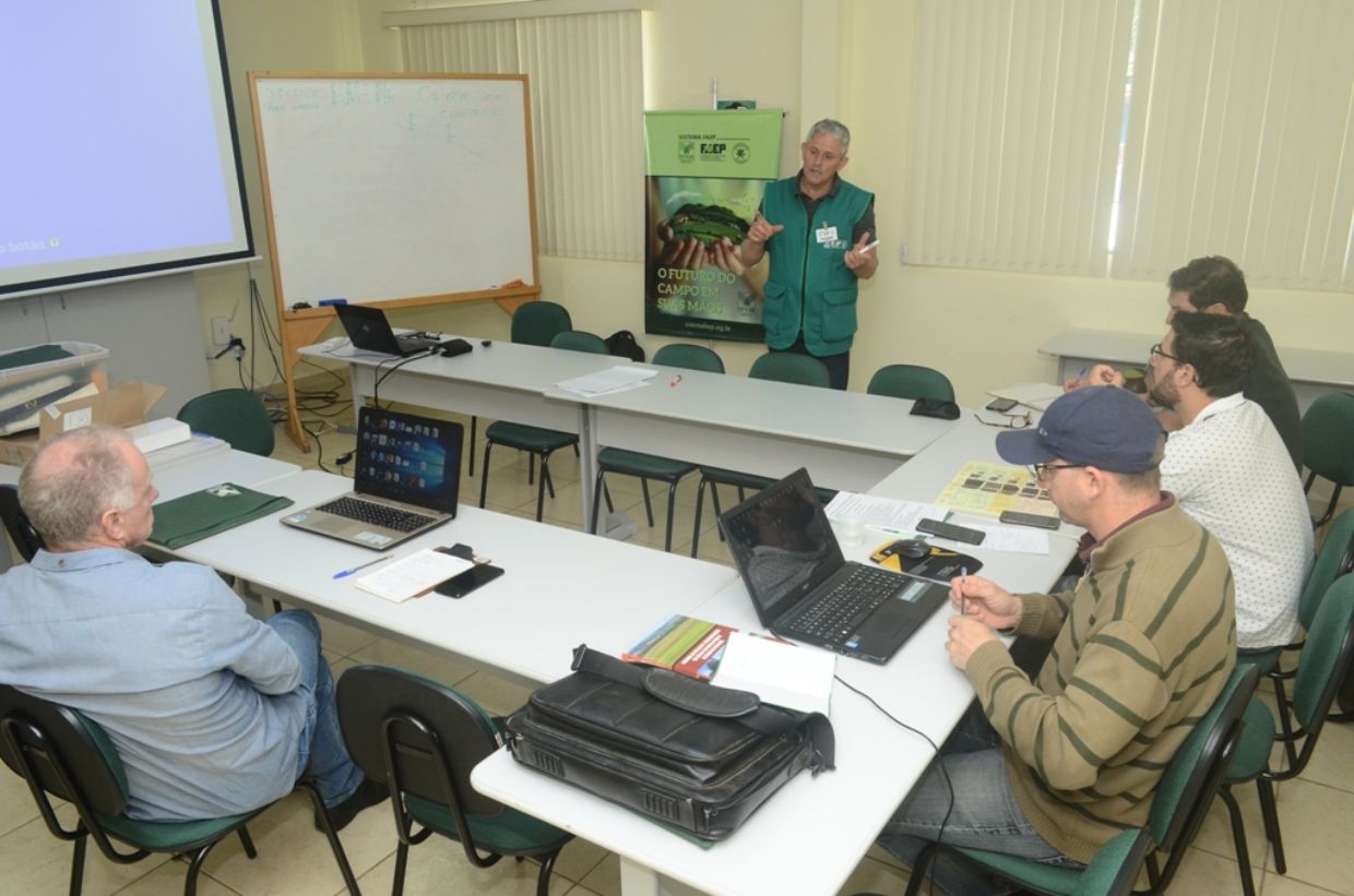Curso de manejo de solo e água prossegue esta semana no Sindicato Rural 