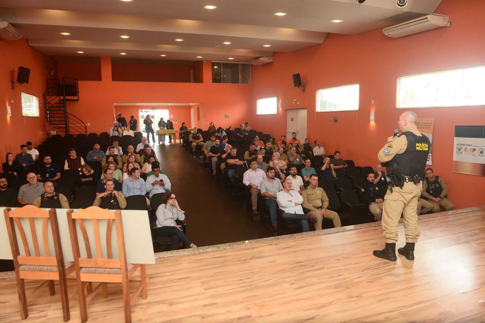 Reunião da FAEP no Sindicato Rural de Guarapuava divulga trabalho da Patrulha Rural e normas para trânsito de máquinas agrícolas