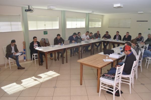 Painel busca definir custos da produ&ccedil;&atilde;o de gr&atilde;os no PR 