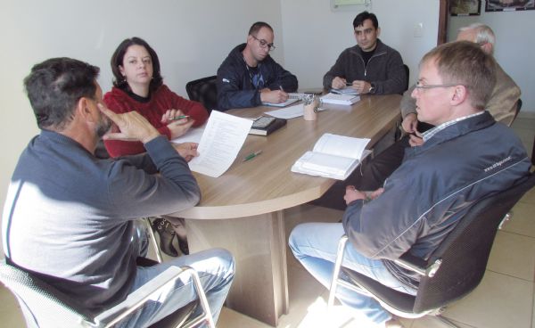 Preparativos para Simp&oacute;sio Regional de Bovinocultura de Leite seguem a todo vapor