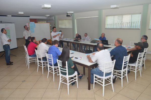 Senar realiza reuni&atilde;o para reestrutura&ccedil;&atilde;o de curso de armazenista