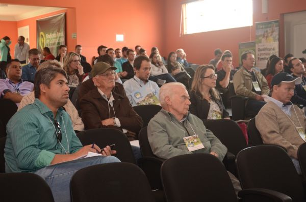 II Simp&oacute;sio Regional de Bovinocultura de Leite atraiu 150 pessoas