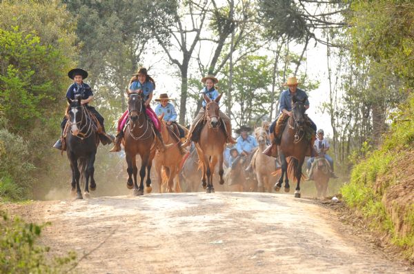 Alegria da juventude renovando uma tradi&ccedil;&atilde;o