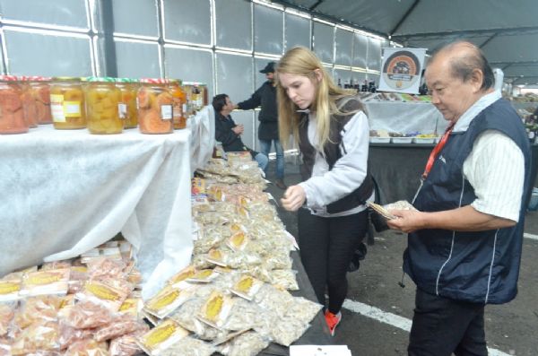 Feira da Agroind&uacute;stria Familiar contou com 50 expositores