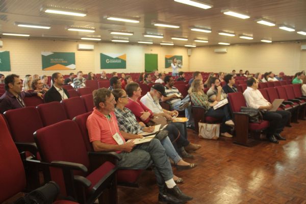 Oficina t&eacute;cnica estabelece metas para destina&ccedil;&atilde;o correta dos res&iacute;duos s&oacute;lidos em Guarapuava e regi&atilde;o 